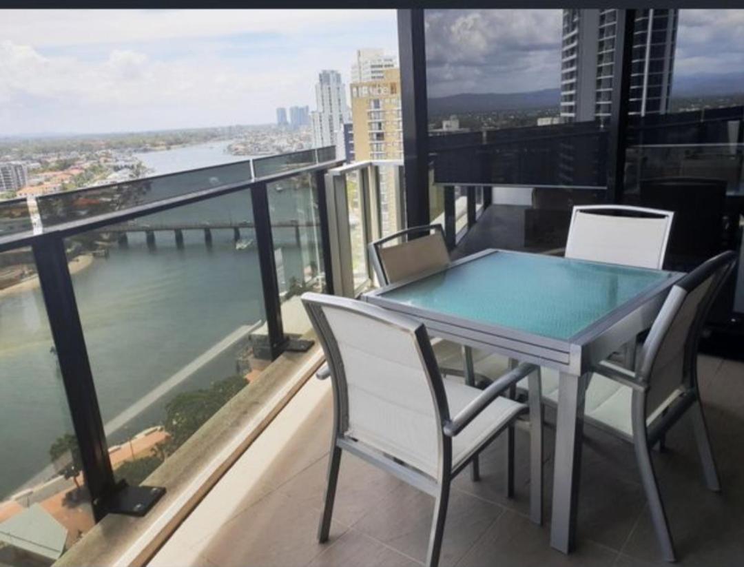 Circle Surfers Paradise Holidays Buitenkant foto