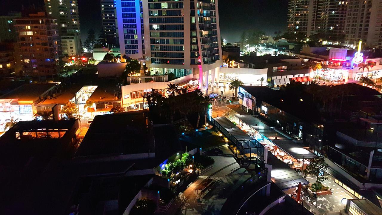 Circle Surfers Paradise Holidays Buitenkant foto