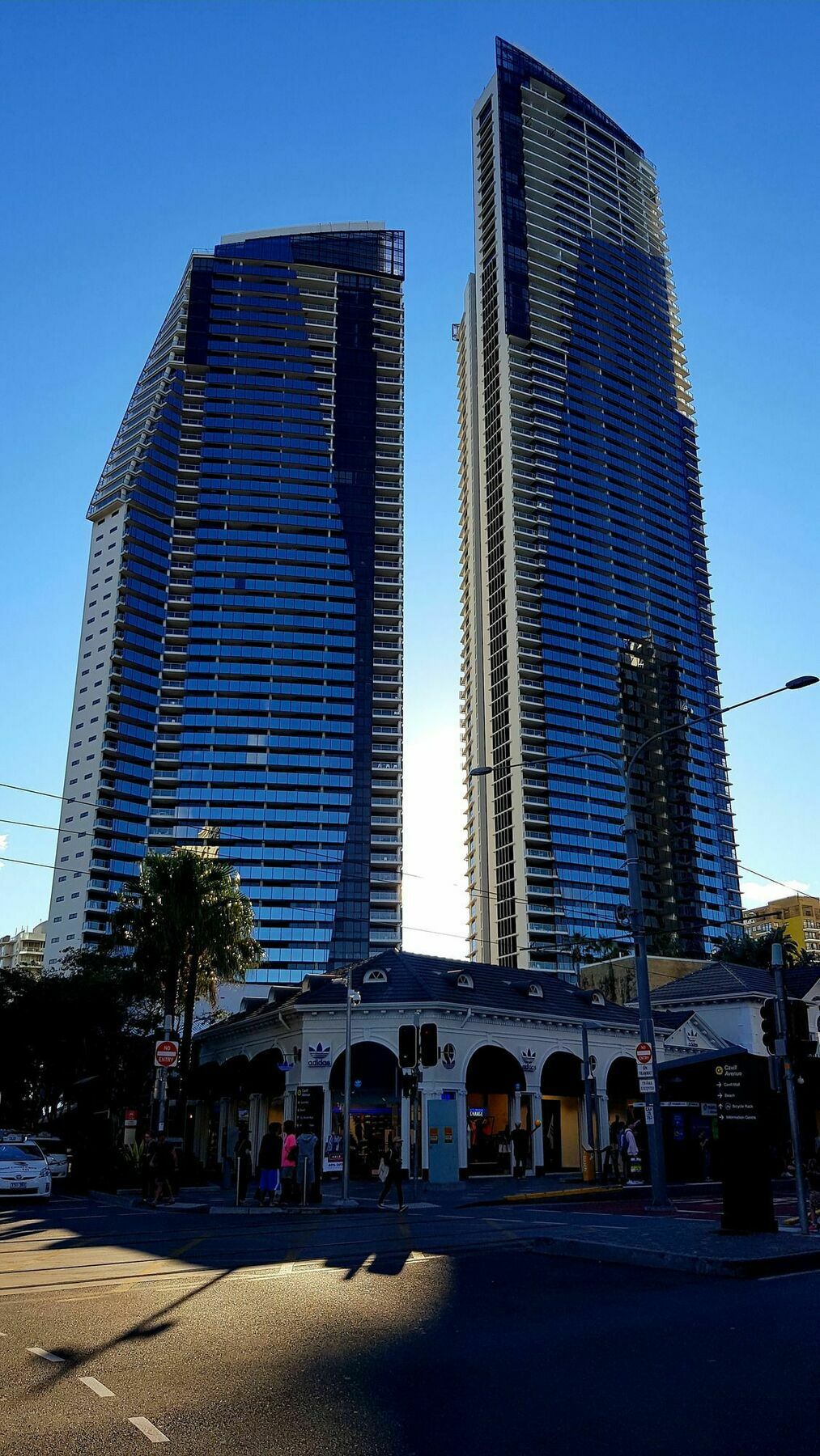 Circle Surfers Paradise Holidays Buitenkant foto