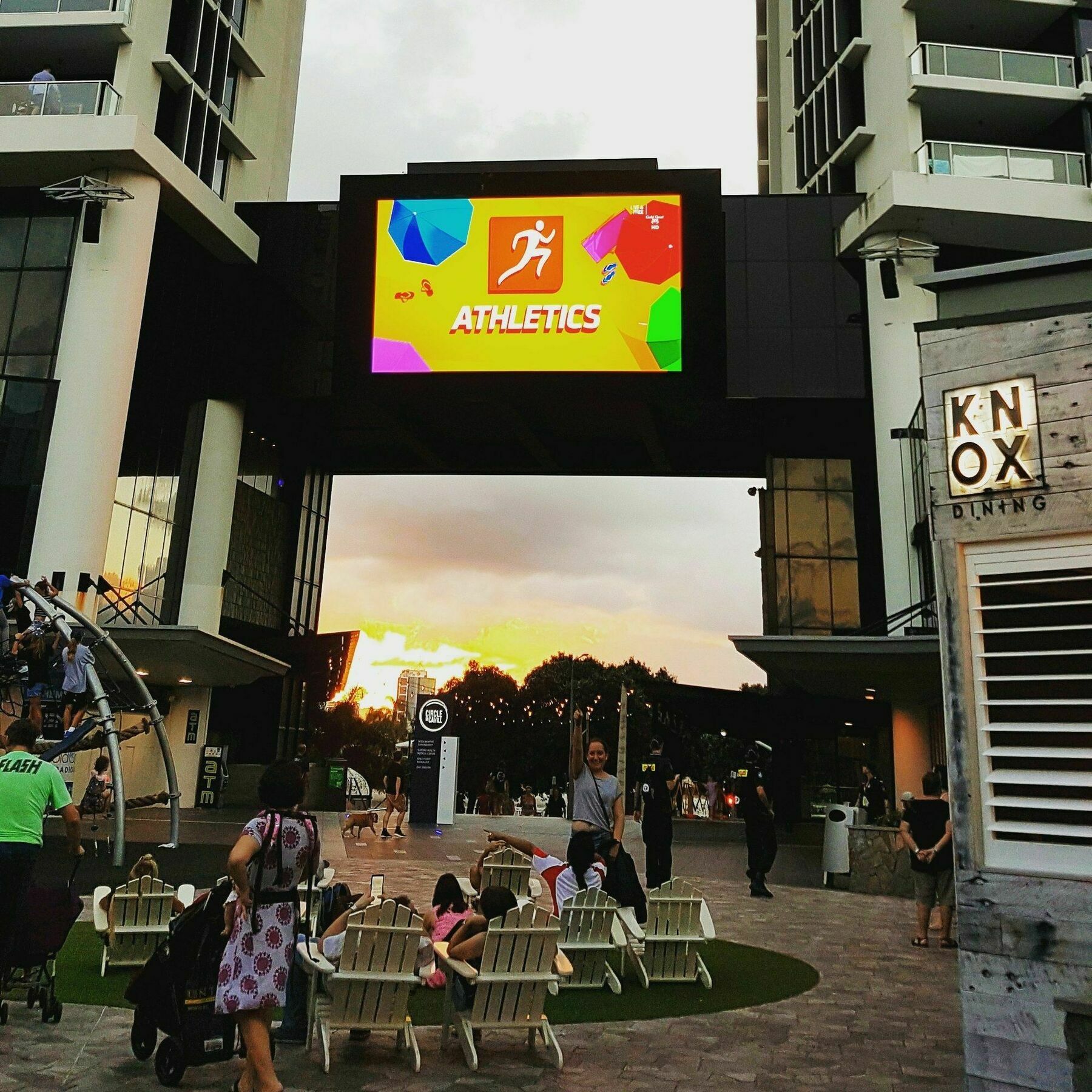Circle Surfers Paradise Holidays Buitenkant foto